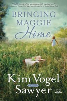 Hardcover Bringing Maggie Home [Large Print] Book