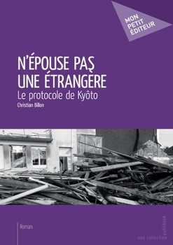 Paperback N'épouse pas une étrangère [French] Book
