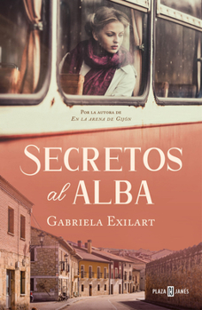 Paperback Secretos Al Alba / Secrets at Dawn [Spanish] Book