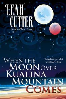 Paperback When the Moon Over Kualina Mountain Comes Book