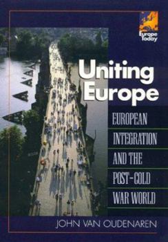 Paperback Uniting Europe Book