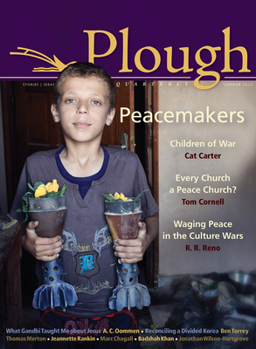 Paperback Plough Quarterly No. 5: Peacemakers Book