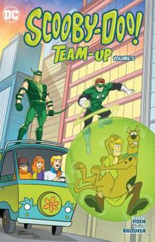 Paperback Scooby-Doo Team-Up Vol. 5 Book
