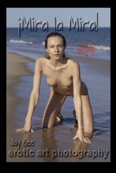 Paperback Mira La Mira Book