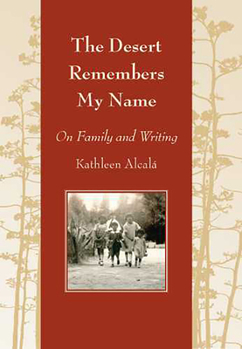 Paperback The Desert Remembers My Name: On Family and Writing Book