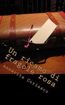 Paperback Un ricamo di fragole rosa: Delitti di provincia 5 [Italian] Book