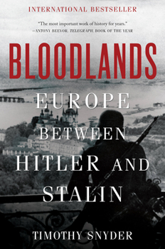 Paperback Bloodlands: Europe Between Hitler and Stalin Book