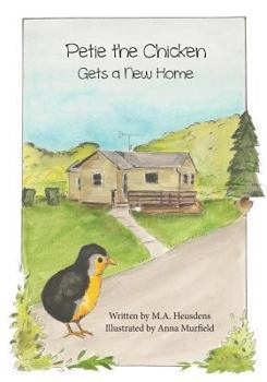 Paperback Petie the Chicken Gets a New Home Book