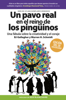Paperback Un Pavo Real En El Reino de Los Pingüinos (a Peacock in the Land of Penguins Spanish Edition) [Spanish] Book