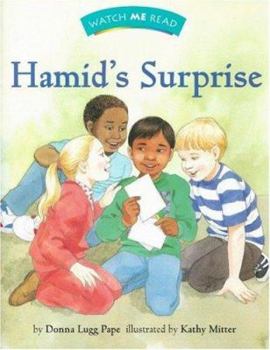 Paperback Hamid's Surprise (Watch Me Read Book, Level 2.2 / Invitations to Literature) Book
