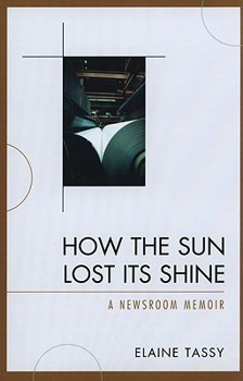 Paperback How the Sun Lost Its Shine: A Newsroom Memoir Book