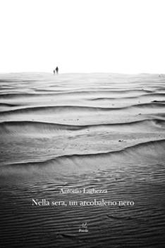 Paperback Nella sera, un arcobaleno nero [Italian] Book