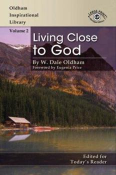 Paperback Living Close to God [Large Print] Book