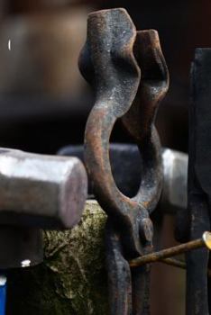 Paperback Blacksmithing Logbook: Write Records of Your Blacksmithing, Projects, Tools, Equipment, Guides, Reviews and Courses Book