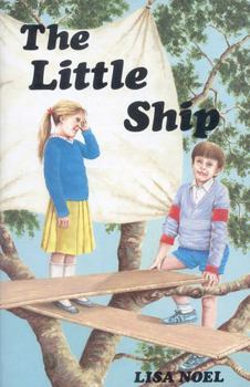 Paperback The Little Ship [Large Print] Book