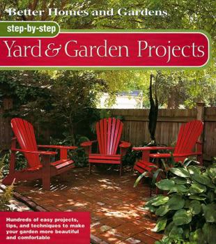 Paperback Step-By-Step Yard & Garden Projects Book