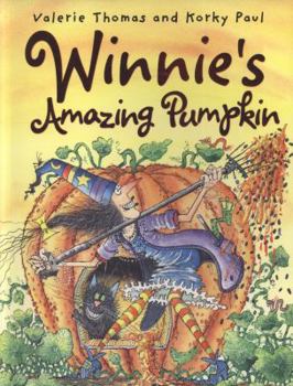 Paperback Winnie's Amazing Pumpkin Book