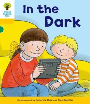 Paperback Oxford Reading Tree: Decode and Develop More A Level 5: In The Dark Book