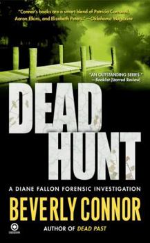 Mass Market Paperback Dead Hunt: A Diane Fallon Forensic Investigation Book