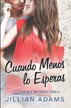 Paperback Cuando Menos lo Esperas: Una Novela Juvenil de Romance Dulce [Spanish] Book