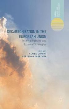 Hardcover Decarbonization in the European Union: Internal Policies and External Strategies Book