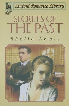 Paperback Secrets of the Past [Large Print] Book