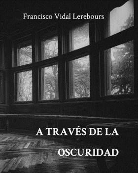 Paperback A través de la oscuridad [Spanish] Book