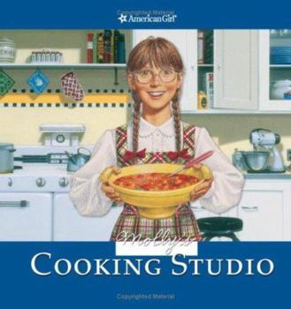 Paperback Molly's Cooking Studio [With 10 Reusable Place Cards and Cookie Cutter, 20 Table Talkers] Book