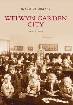 Paperback Welwyn Garden City Book