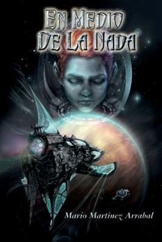 Paperback En medio de la nada [Spanish] Book