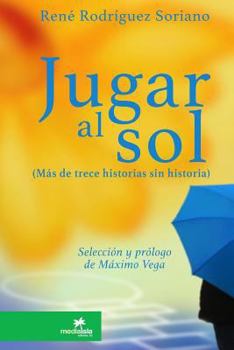 Paperback Jugar al sol: más de 13 historias sin historia [Spanish] Book