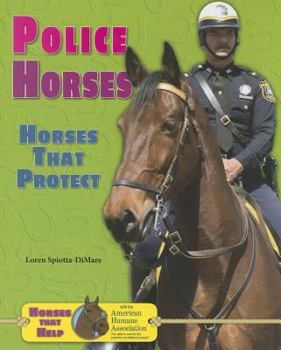 Paperback Police Horses: Horses That Protect Book