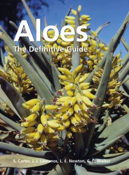 Hardcover Aloes: The Definitive Guide Book