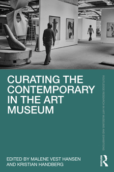 Hardcover Curating the Contemporary in the Art Museum Book