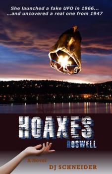 Paperback HOAXES: Roswell Book