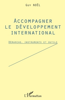 Paperback Accompagner le développement international: Démarche, instruments et outils [French] Book