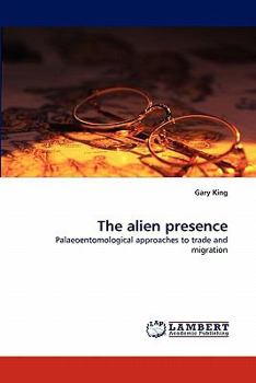 Paperback The alien presence Book