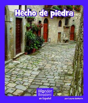 Paperback Hecho de Piedra [Spanish] Book