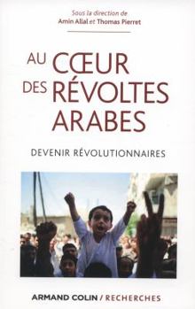 Paperback Au coeur des révoltes arabes: Devenir révolutionnaires [French] Book