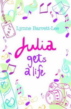 Paperback Julia Gets a Life Book