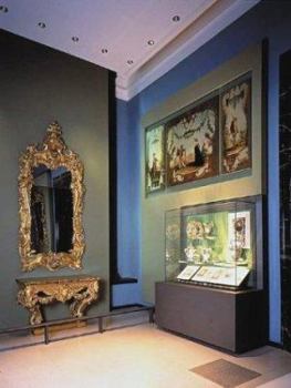 Hardcover Creating the British Galleries at the V&a: A Study in Museology Book