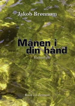 Paperback Månen i din hånd: Haikudigte [Danish] Book