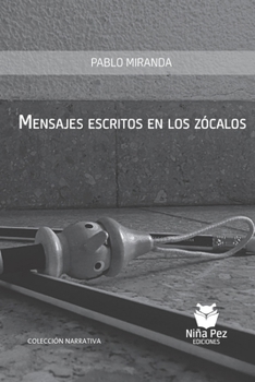Paperback Mensajes escritos en los zócalos [Spanish] Book