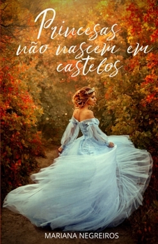 Paperback Princesas não Nascem em Castelos [Portuguese] Book