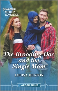 Mass Market Paperback The Brooding Doc and the Single Mom [Large Print] Book