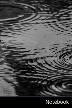 Notebook: Puddle, Wasser, Regen, Natur Notizbuch / persönliches Tagebuch / Schreibheft / Logbuch / Tages- oder Trainingsplaner / Vokabelheft / Notizen ... 150 linierte Seiten, glänzende Oberfläche.