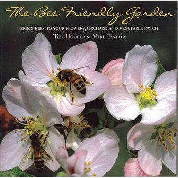 Paperback The Bee Friendly Garden Book