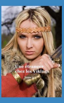 Paperback Une ?trang?re chez les Vikings: Tome 3 [French] Book