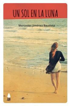 Paperback Un Sol en la Luna [Spanish] Book