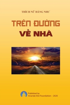 Paperback Tren Duong Ve Nha [Vietnamese] Book